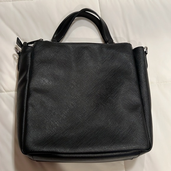 Gorgeous Tumi Saffiano Leather Handbag - Picture 2 of 11
